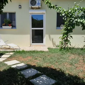  Apartment Maja Garden Kroatien